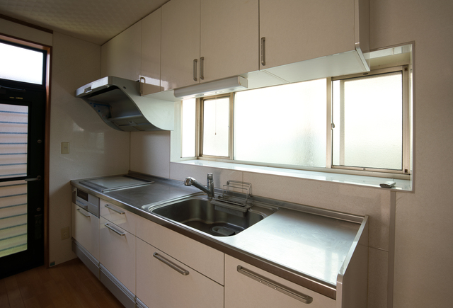 建物内の全ての蛇口(トイレ含む)を開放 / 通水