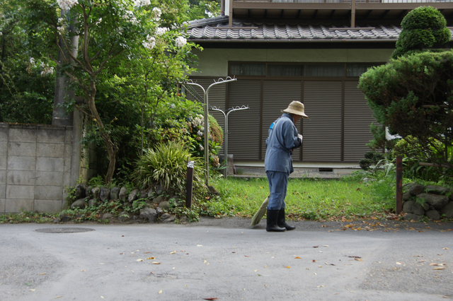 エントランス周囲等の簡易な掃き掃除 / ゴミ回収